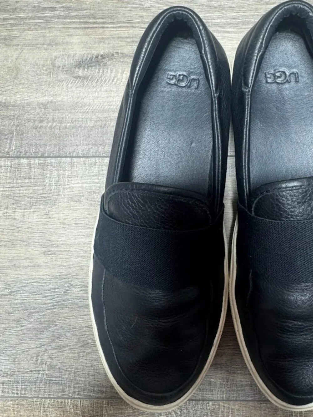 UGG chayze black